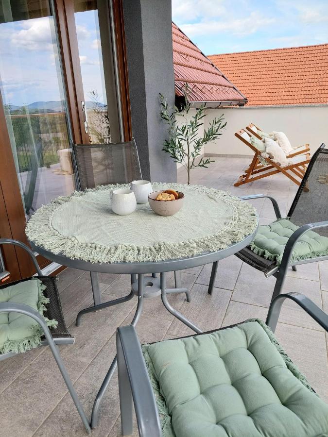 Vineyard Cottage Lan Na Hribu Semic Luaran gambar
